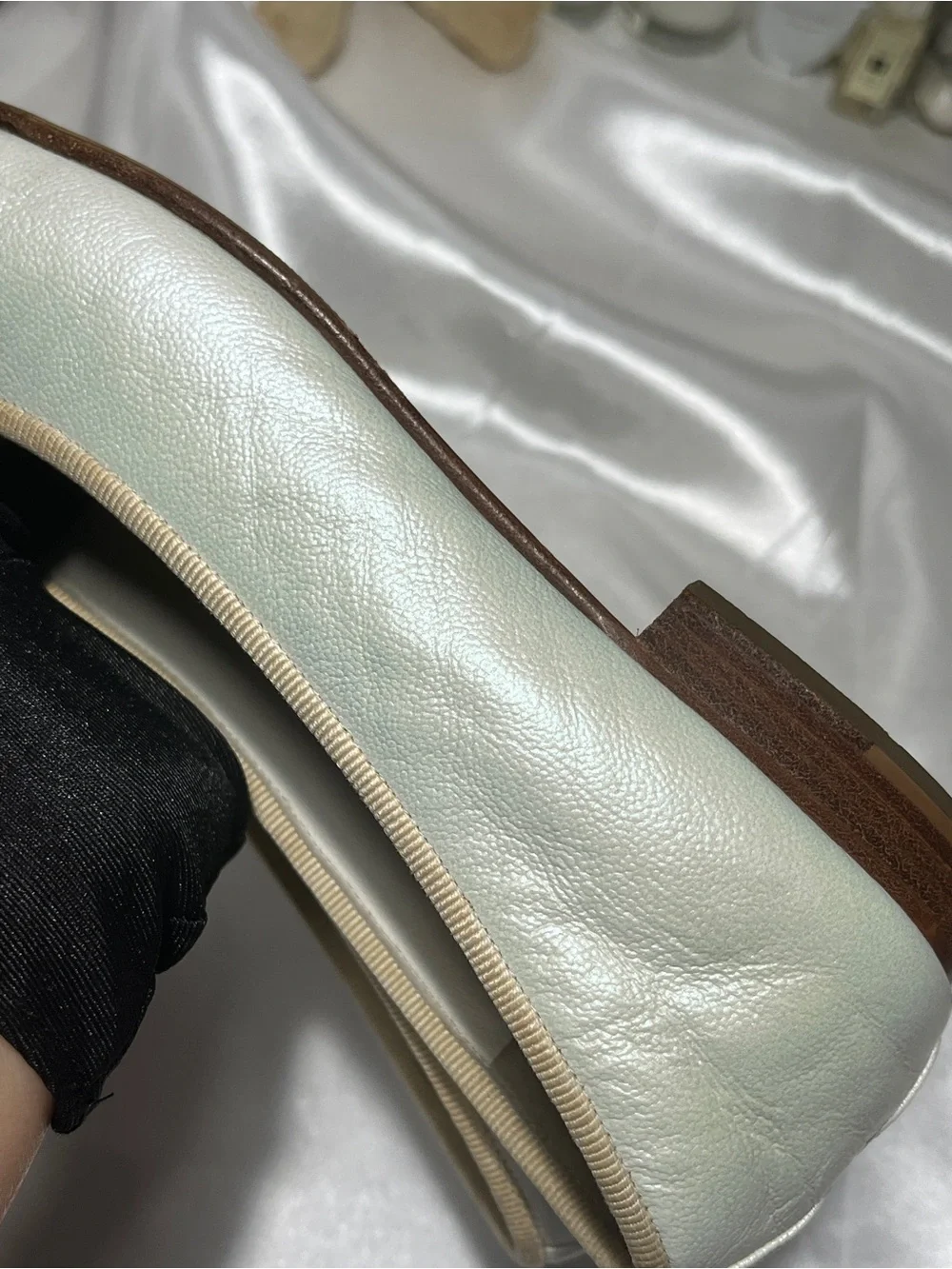 CHANEL white caviar Leather Ballet Flats with Bow and CC Logo